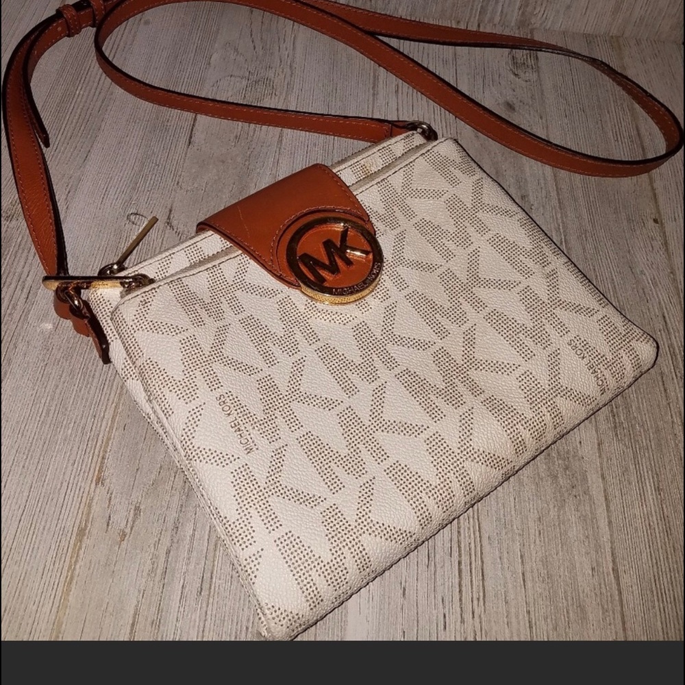 Michael kors crossbody